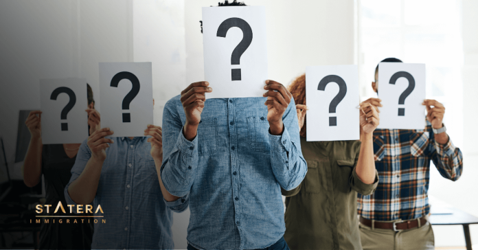 personas interrogación en la cara